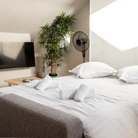 Charming Studio Close To Train Stations Near Old Welkeys *